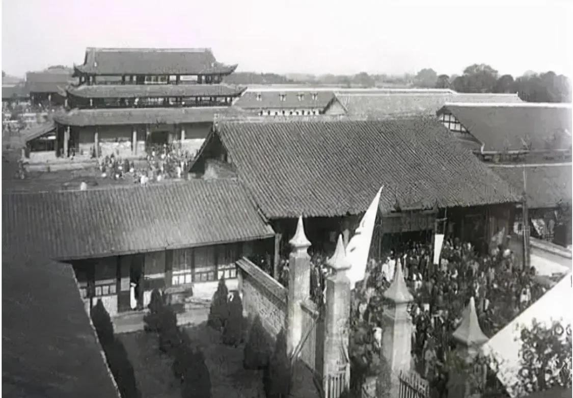 一個世紀前的滄海桑田古建築老照片是這樣的！