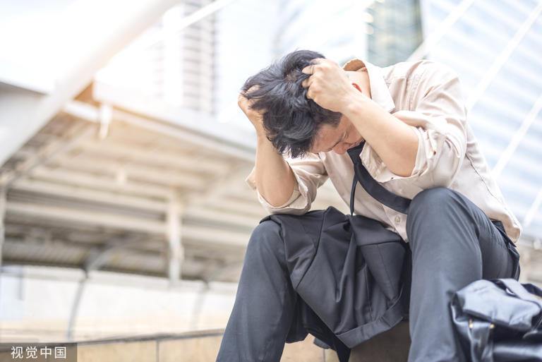 男性抑郁伤心难过发愁压力VCG41N942177212